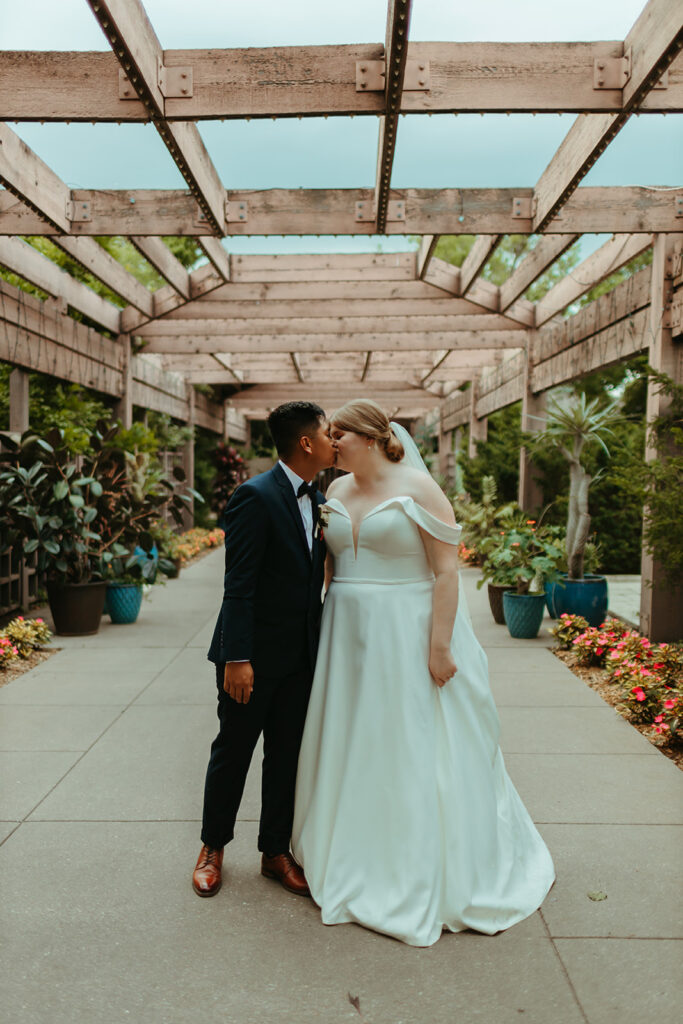 Wichita wedding photography in the gardens at Botanica