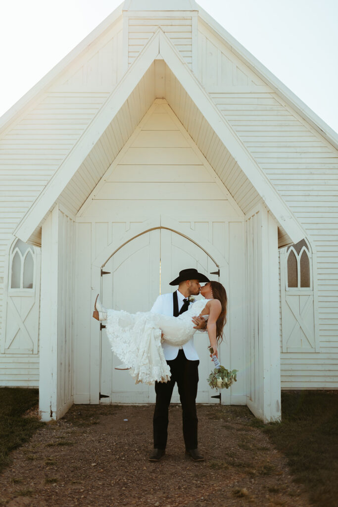 Stone Hill Barn bride and groom wedding photography in Wichita