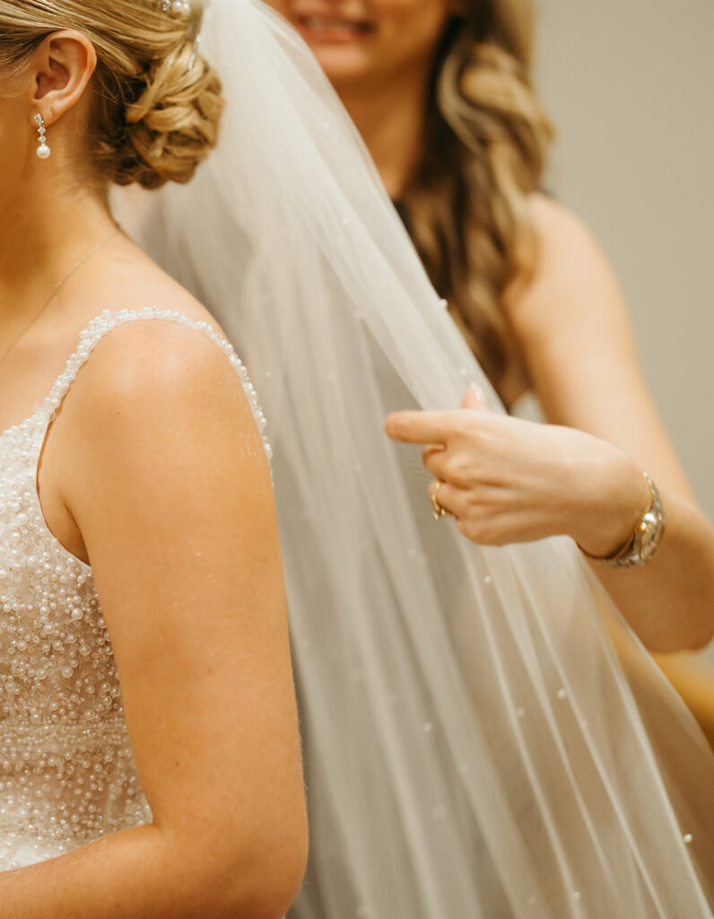 Wichita wedding photographer captures bride getting ready